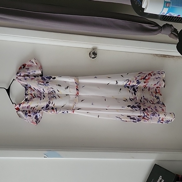 DKNY Women's Short Sleeve V-Neck Floral Tie Wrap Waist Chiffon Dress - Picture 4 of 4